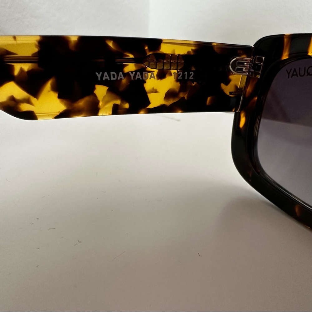 Quay Yada Yada Tortoise/Smoke Sunglasses - Picture 3 of 9